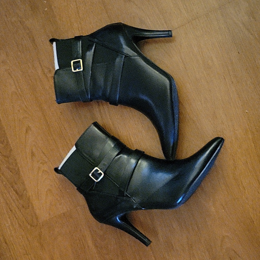 Black vegan stiletto ankle boot pointed toe stretch insert rubber sole 10 …EUC